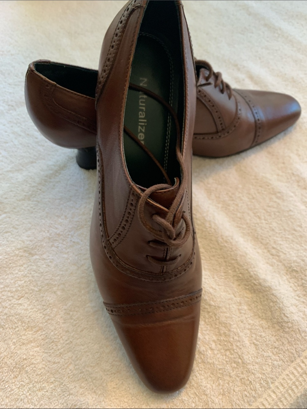 Naturalizer Classy Executive Style Shoes in Coffee Bean Leather.